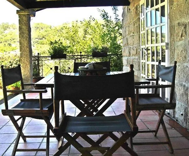 펜션 Quinta Do Freixieiro 친파에스